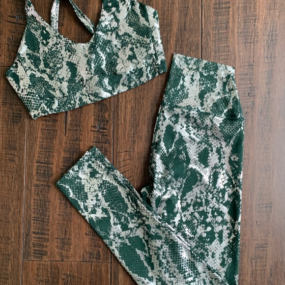 GREEN SNAKE SKIN CARBON38 jogger set - Picture 3 of 3